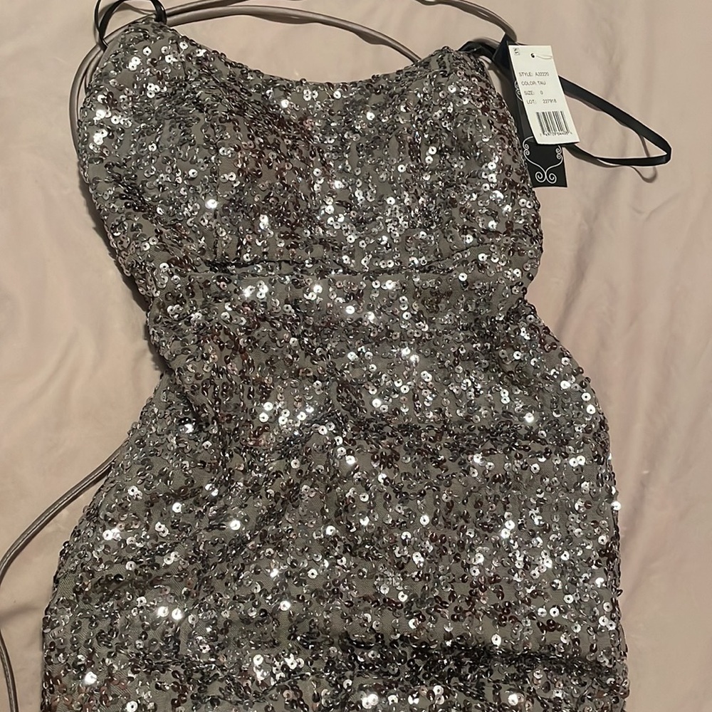 Open back sequin gown - Picture 3 of 4